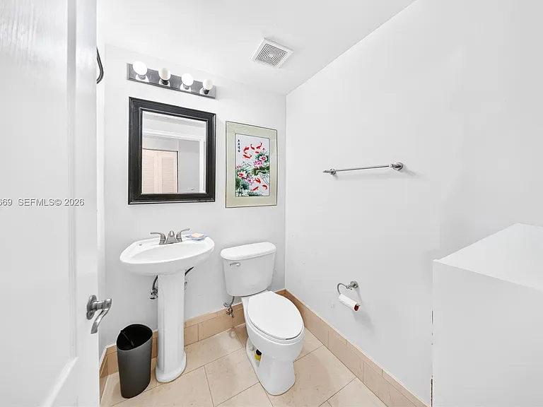1627 SW 37th Ave #401 — Photo 9