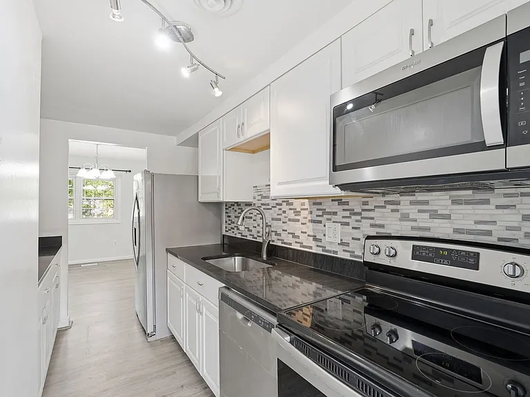 9178 Laurelwood Ct — Photo 15