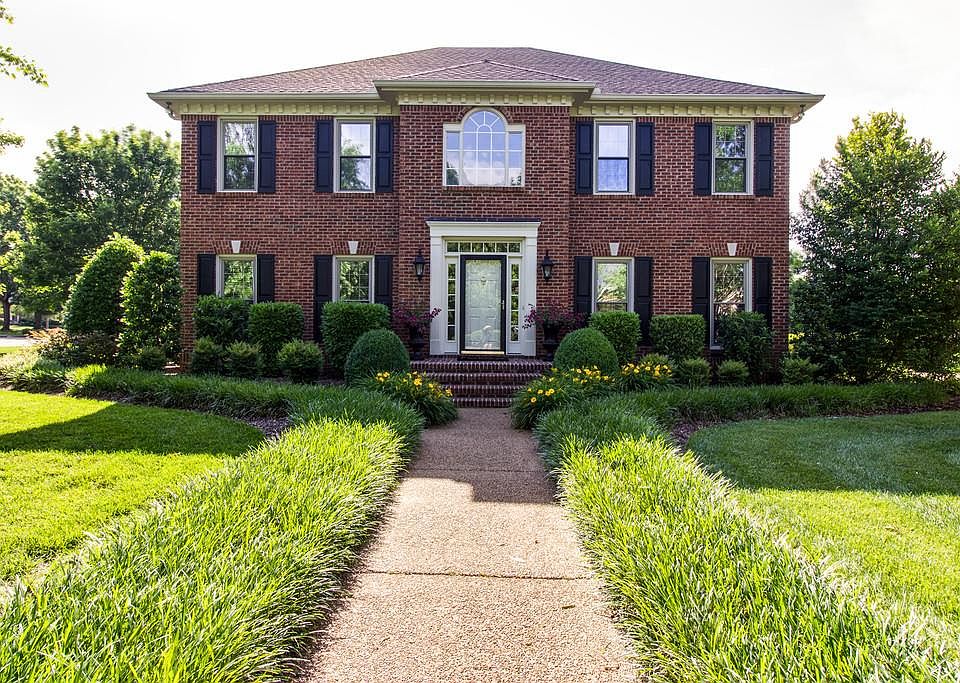 1st image of 700 Marlborough Pl