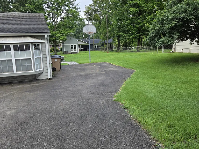 1221 Bradford Ln — Photo 44