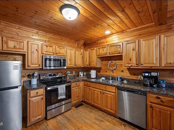 5th image of 1540 Rainbow Ridge Way