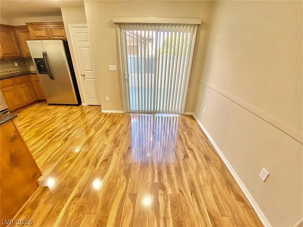 5 bed, 3.0 bath, 1957 sqft, $2,025 — Photo 3