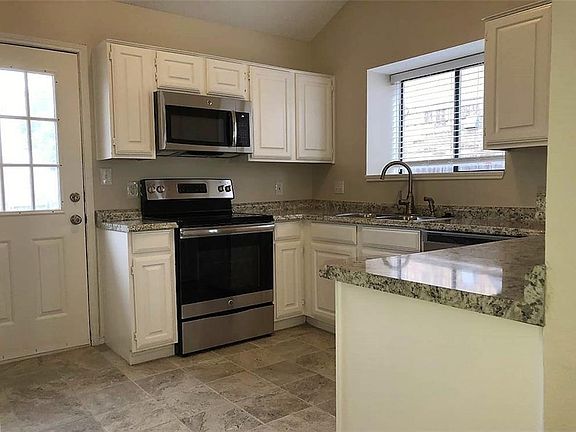 5th image of 924 Simon Dr