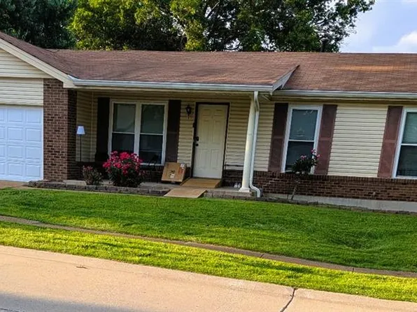 4221 Meadowgreen Trails Dr, Saint Louis, MO 63129