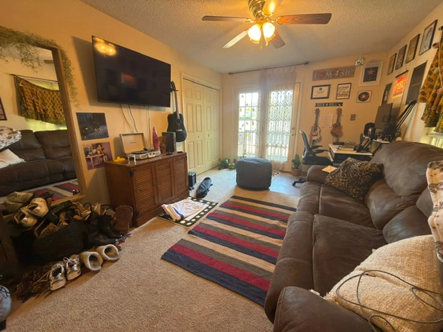 1-Bedroom Apartment with Balcony & In-Unit Laundry in Charleston — Photo 4