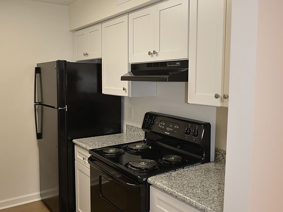 2nd image of 1117 Whitney Ave #1606