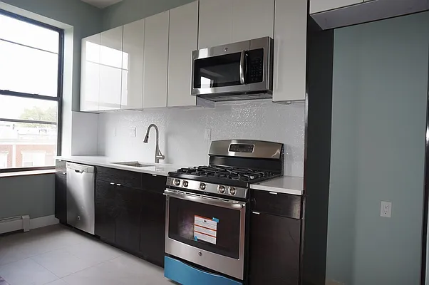 Rented by DYNAMIC REALTY OF NEW YORK CORP | media 27