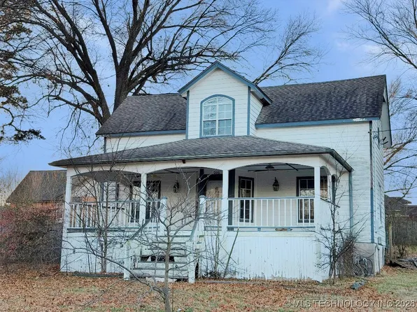 106 NE 3rd St, Wagoner, OK 74467