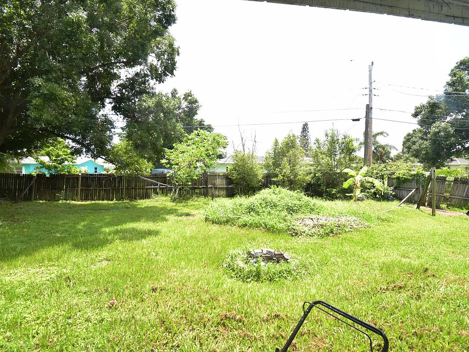 2nd image of 616 Coconut Ave N