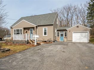 49 Elm St, Phoenix, NY 13135