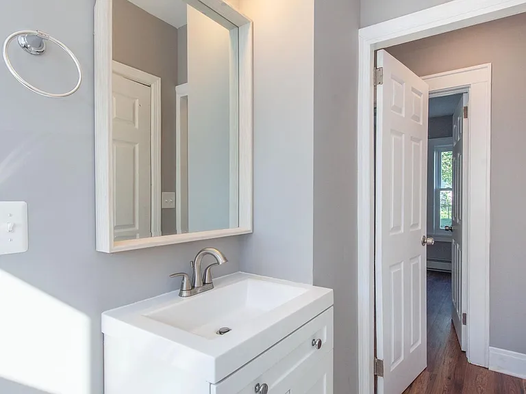 114 Sheridan Ave — Photo 2