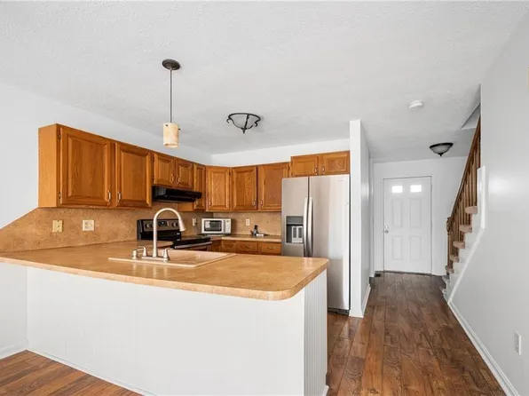 4 Smithfield Rd APT 18, North Providence, RI 02904