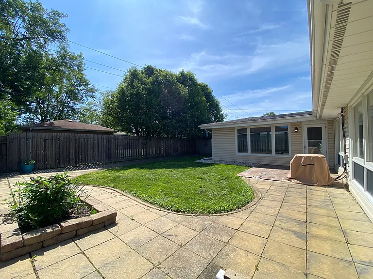 8143 Howard Ave — Photo 24