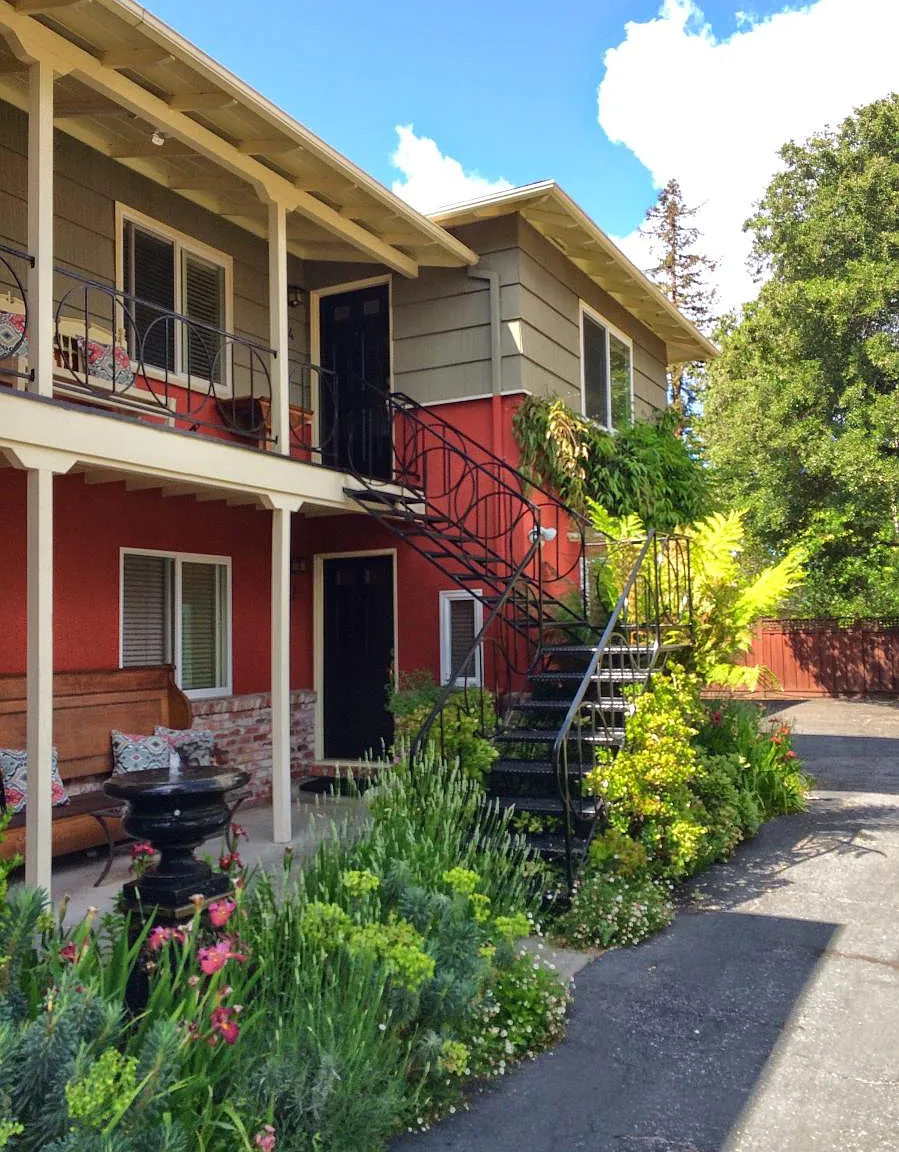 1350 Hoover St — Photo 1