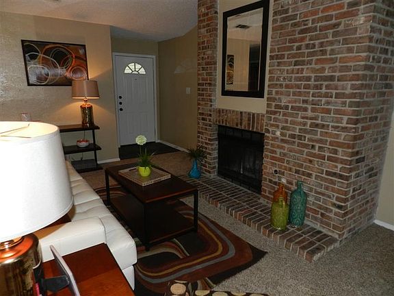 5th image of 4017 Victory Dr APT 212