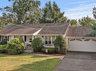 236 Woodcrest Rd, Paramus, NJ 07652