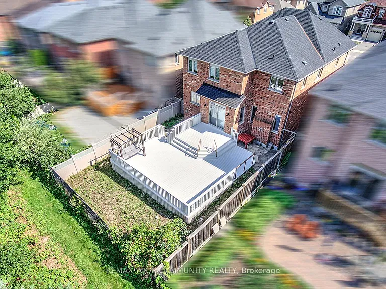 76 Ivy Glen Dr — Photo 37