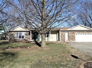102 Roger Dr, Collinsville, IL 62234