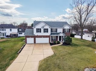 2352 The Courts Dr, Chesterfield, MO