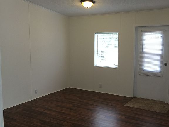 4th image of 10321 Main St