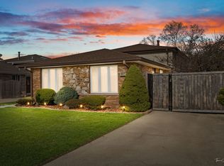 8327 S 78th Ave, Bridgeview, IL 60455