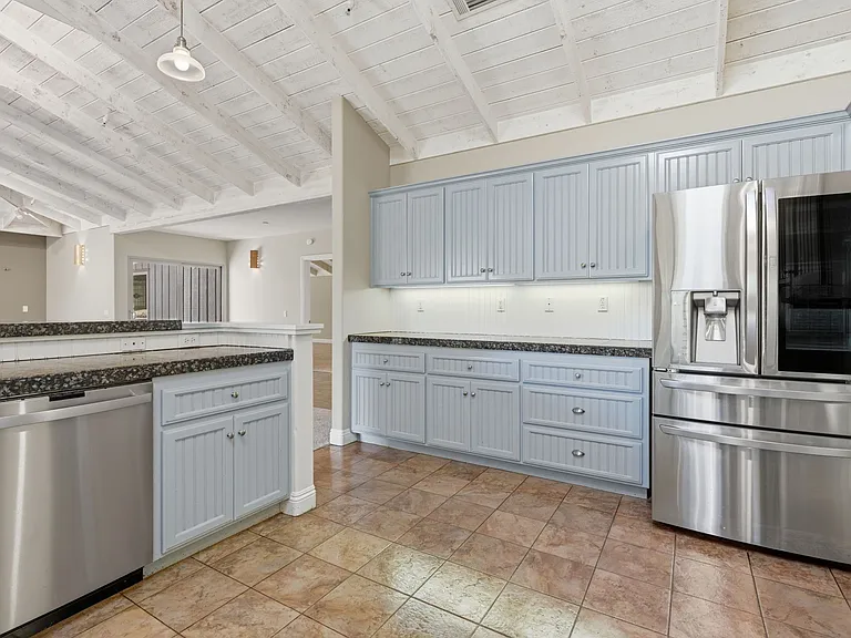 1585 Tecalote Dr — Photo 17