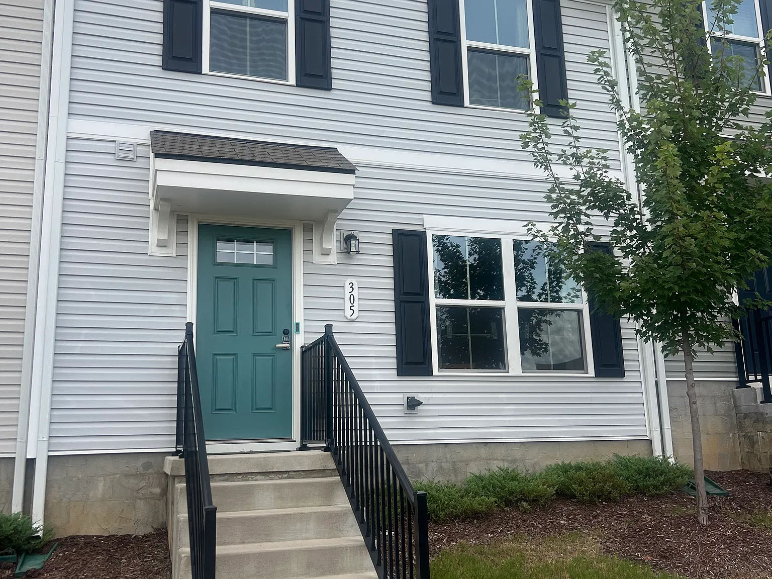 3 bed, 2.5 bath, 1220 sqft, $2,500 — Photo 1