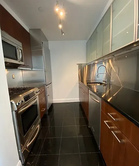 215 E 96th St #33A — Photo 13