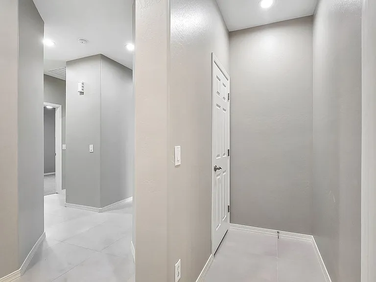 17878 W Desert Wind Dr — Photo 7