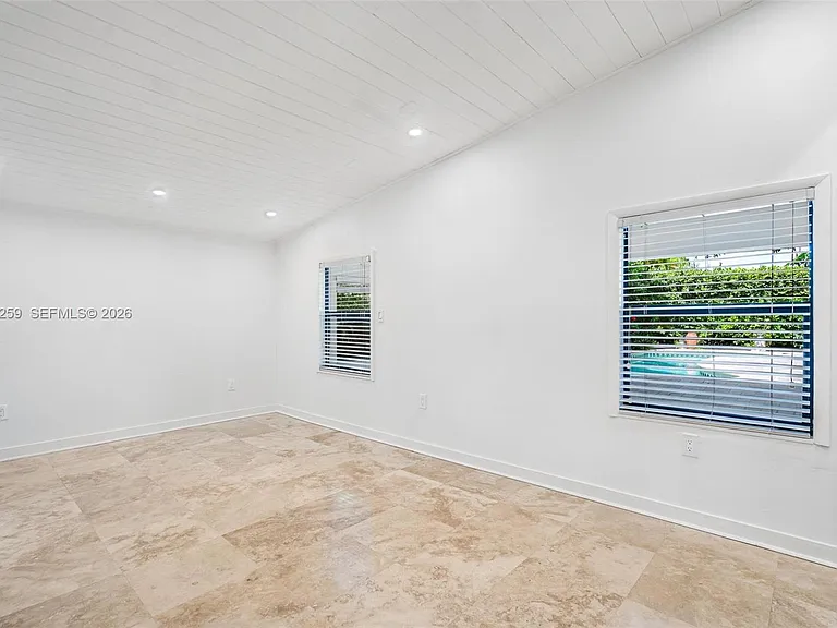 7810 Beachview Dr — Photo 47