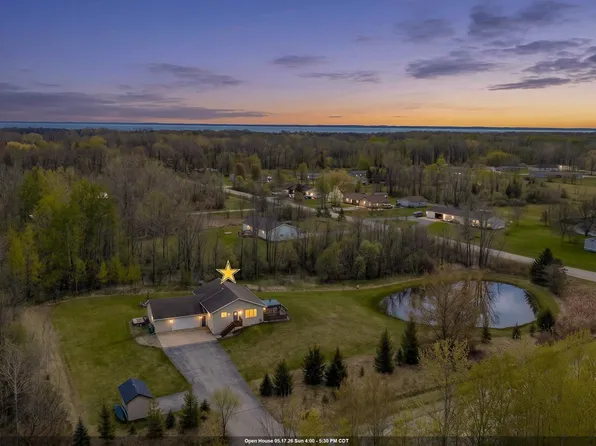 930 County Road J, Little Suamico, WI 54141