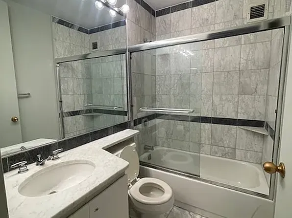 500 W 43rd St, New York, NY