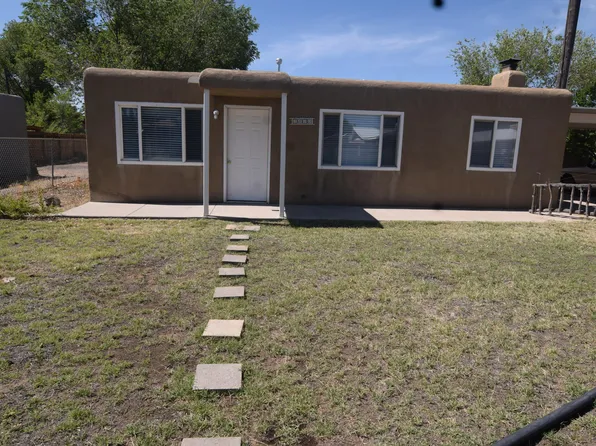 3820 Beall Ct SW, Albuquerque, NM 87105