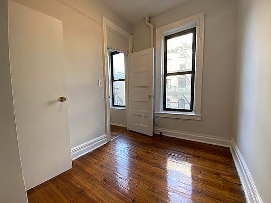 5th image of 25 Thompson St APT 15