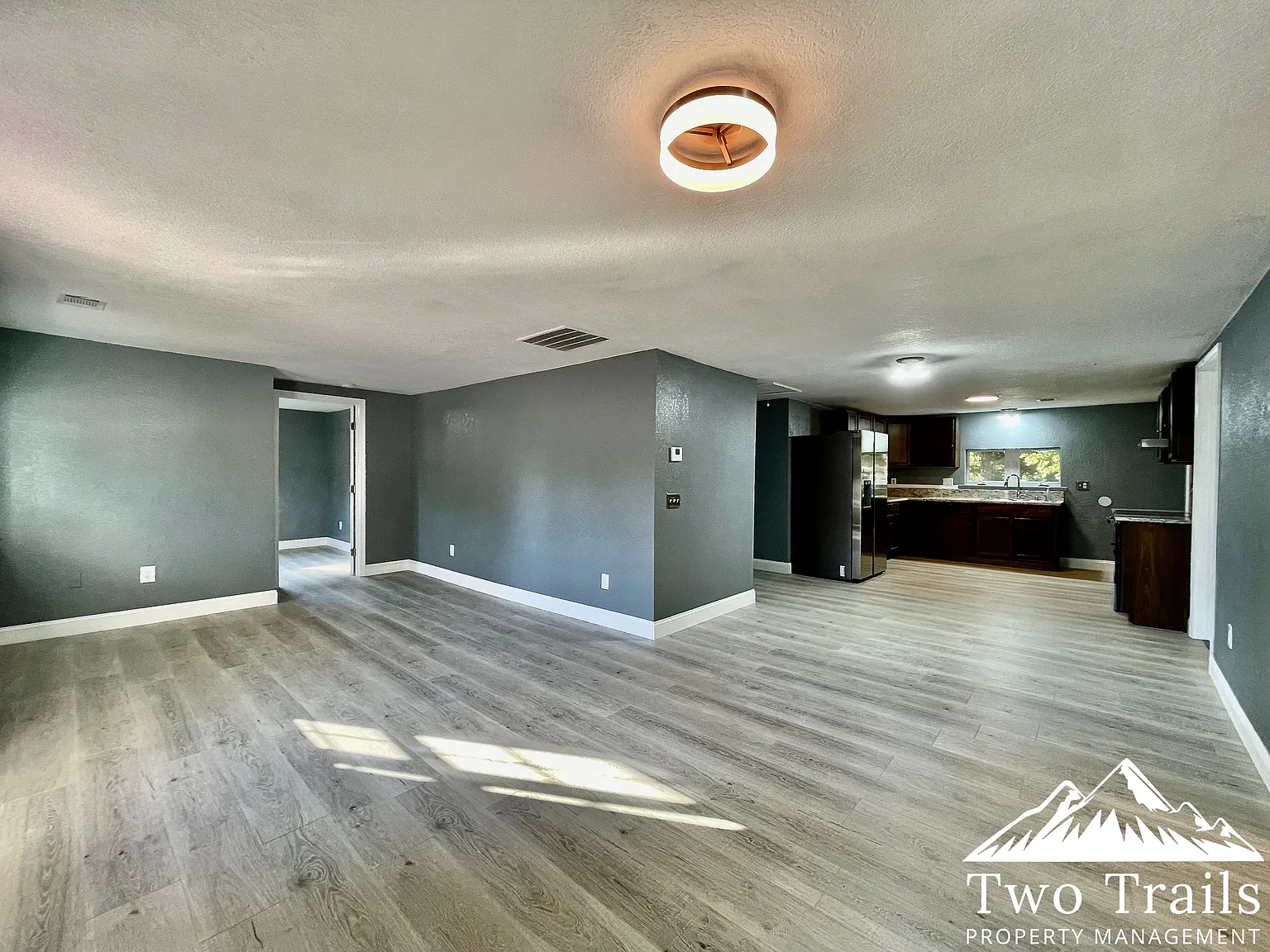 3 bed, 1273 sqft, $1,800 — Photo 2