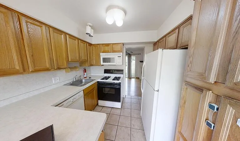 2824 Page Ave #ENTIRE — Photo 4