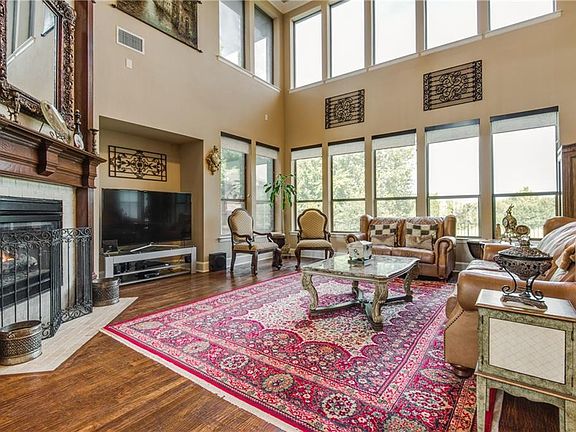 2nd image of 6453 Shorehaven Ct