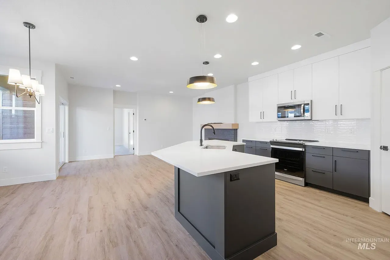 2 bed, 2.5 bath, 1692 sqft, $2,000 — Photo 4