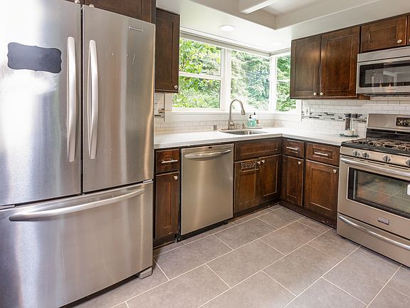 4th image of 209 S Woodland