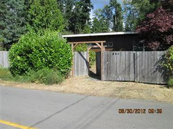 8210 NE Seaview Ave, Indianola, WA 98342