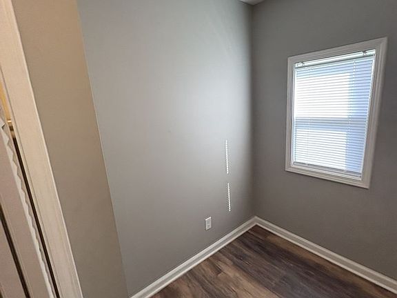 3rd image of 2959 N Gladstone Ave