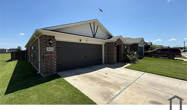 2012 Canterbury Dr — Photo 2
