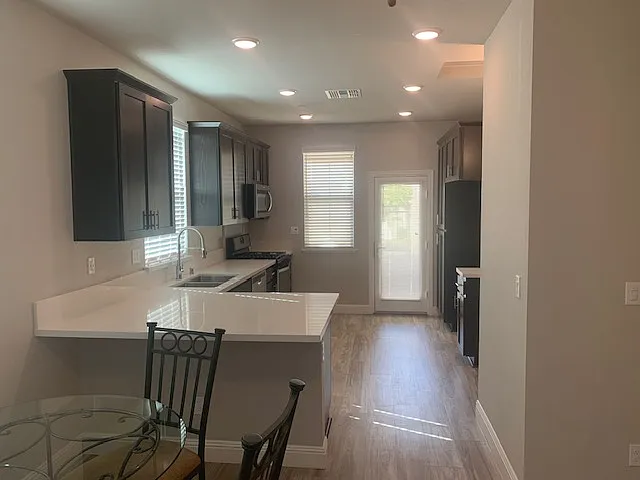 3 bed, 2.5 bath, 1452 sqft, $2,700 — Photo 4
