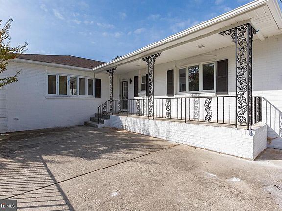3rd image of 9 Woodside Pl