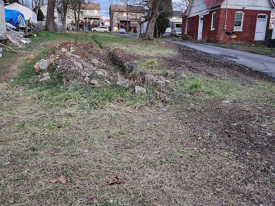 2nd image of 1415 Montgomery St
