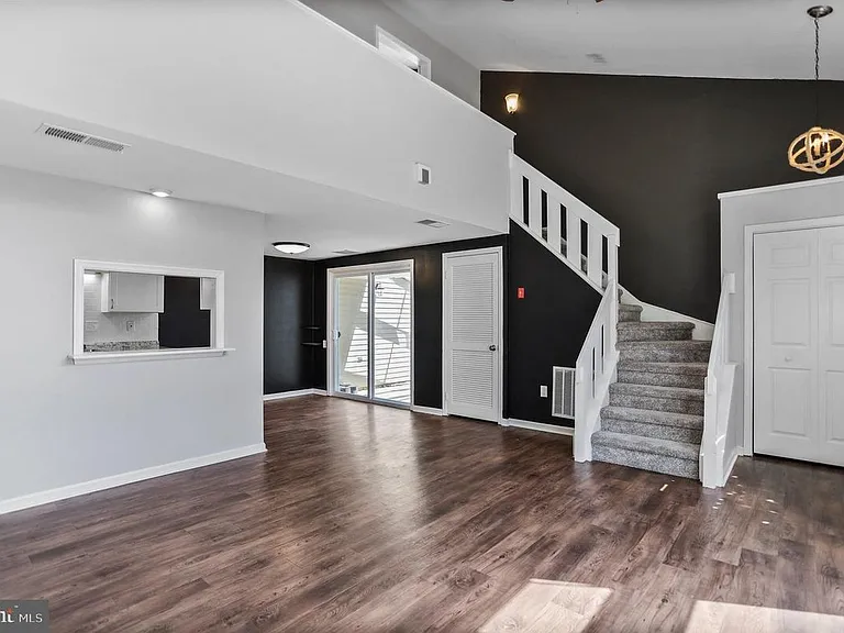 1523 Kensington Dr — Photo 5