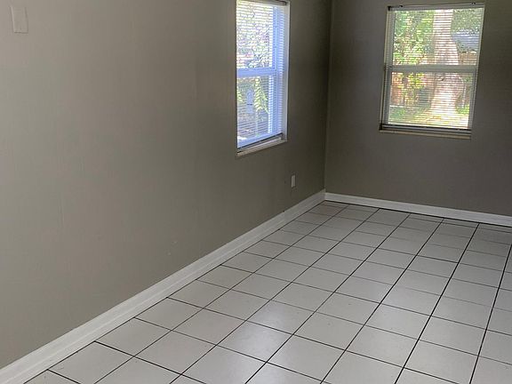 5th image of 3225 Dellwood Ave