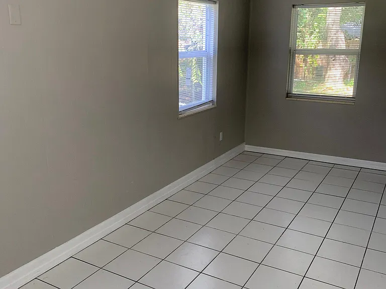 3225 Dellwood Ave — Photo 5