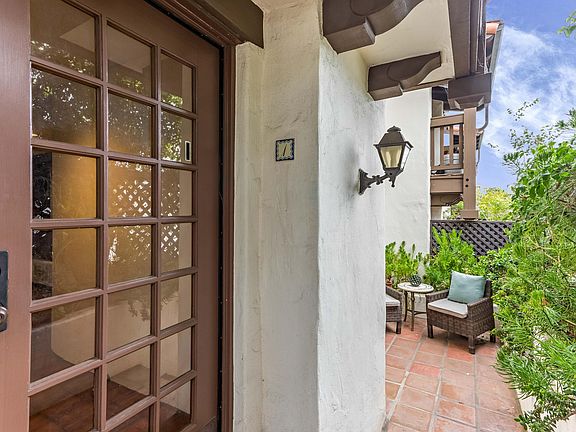 4th image of 15 W Arrellaga St APT 1