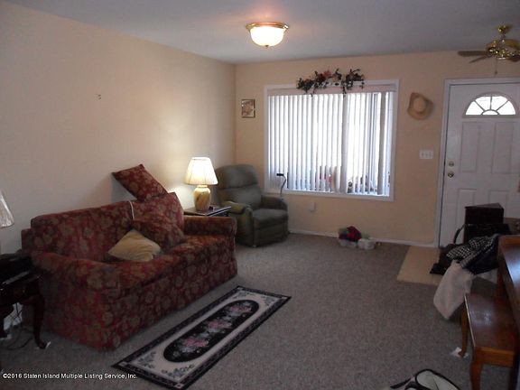 4th image of 18 Guinevere Ln
